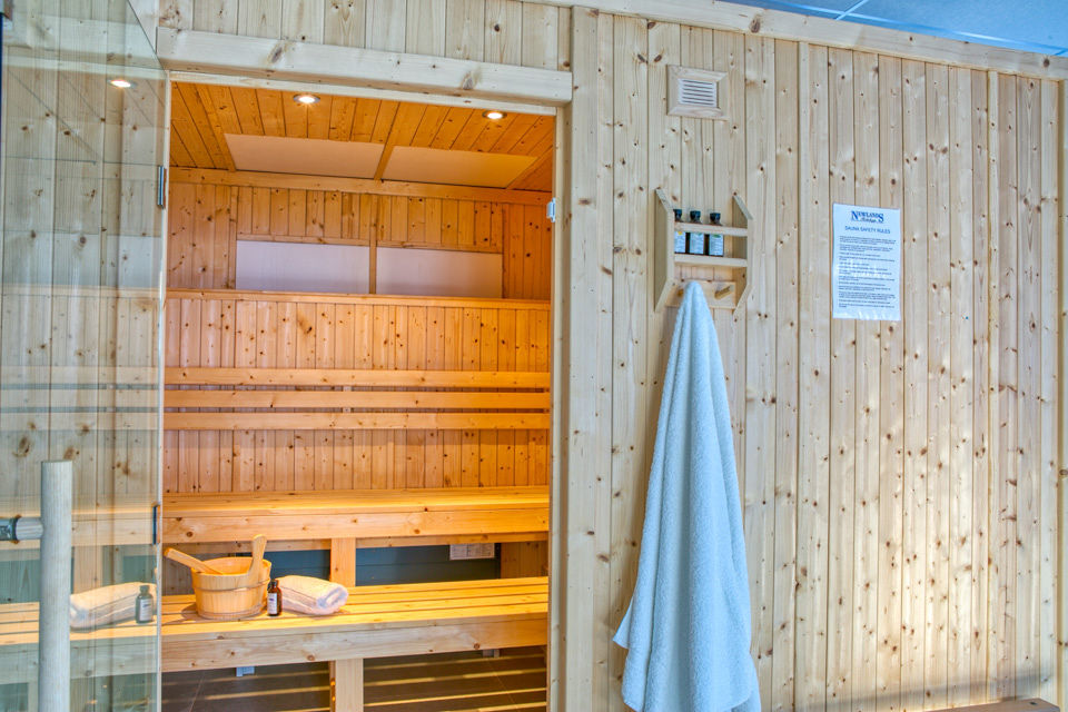 Heavy Duty Commercial Sauna Cabin with Towel and Fragrance Rack